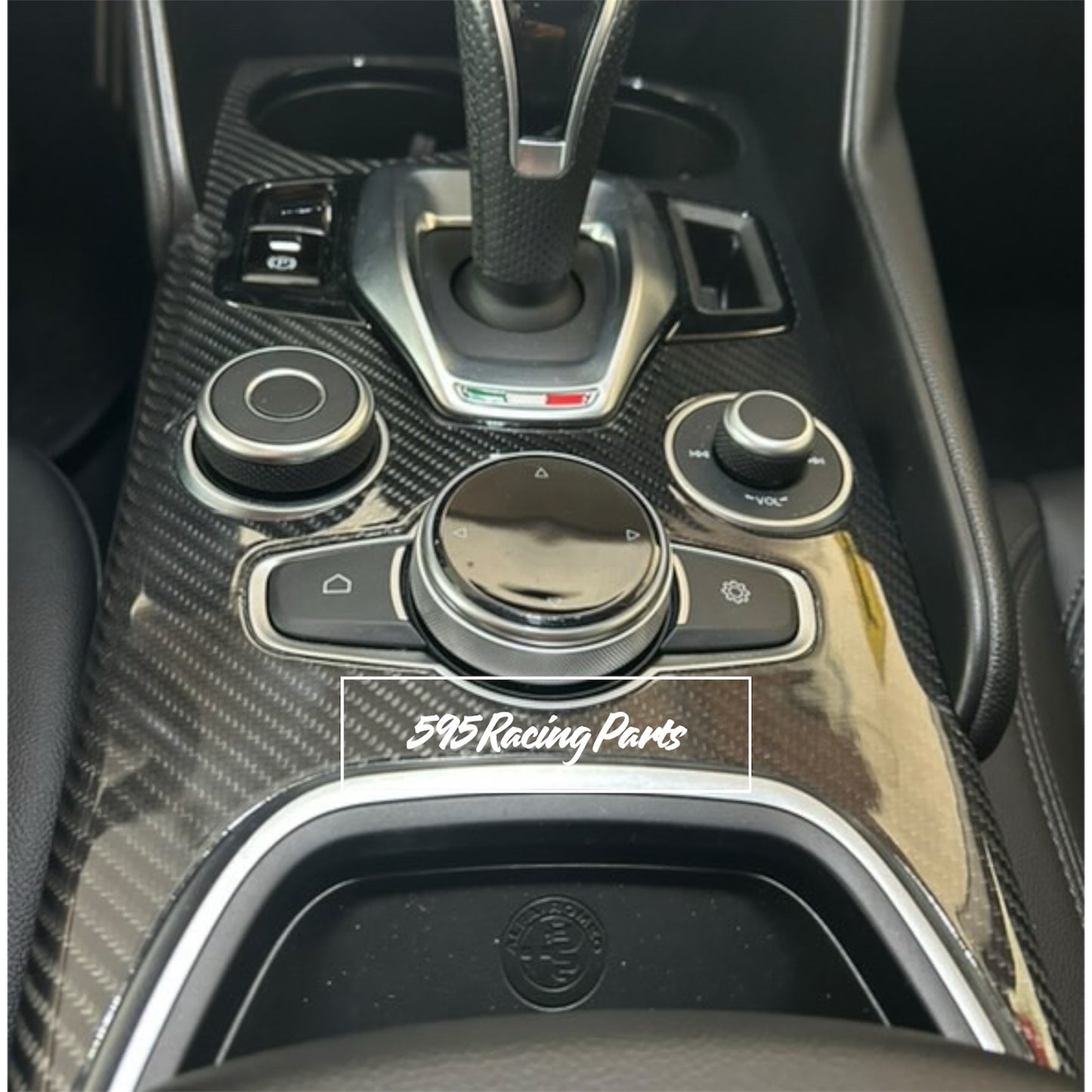 Gear shift cover in REAL CARBON for Alfa Romeo Giulia 2020/2023