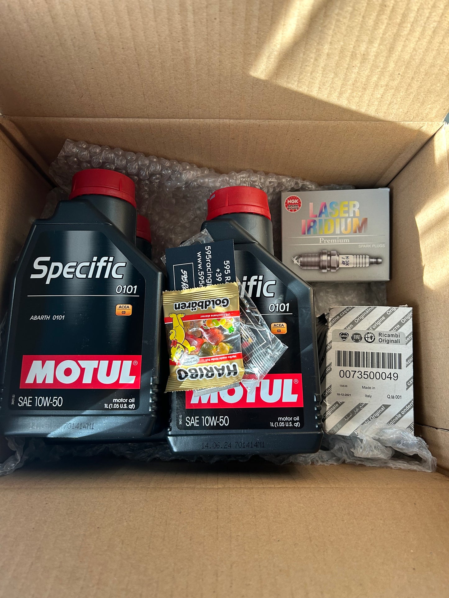 4 L Motul 0101 Oil Service Kit - 10W50 - Original Fiat Oil Filter - Spark Plugs - Abarth 500 - 595 - 695 - TJET