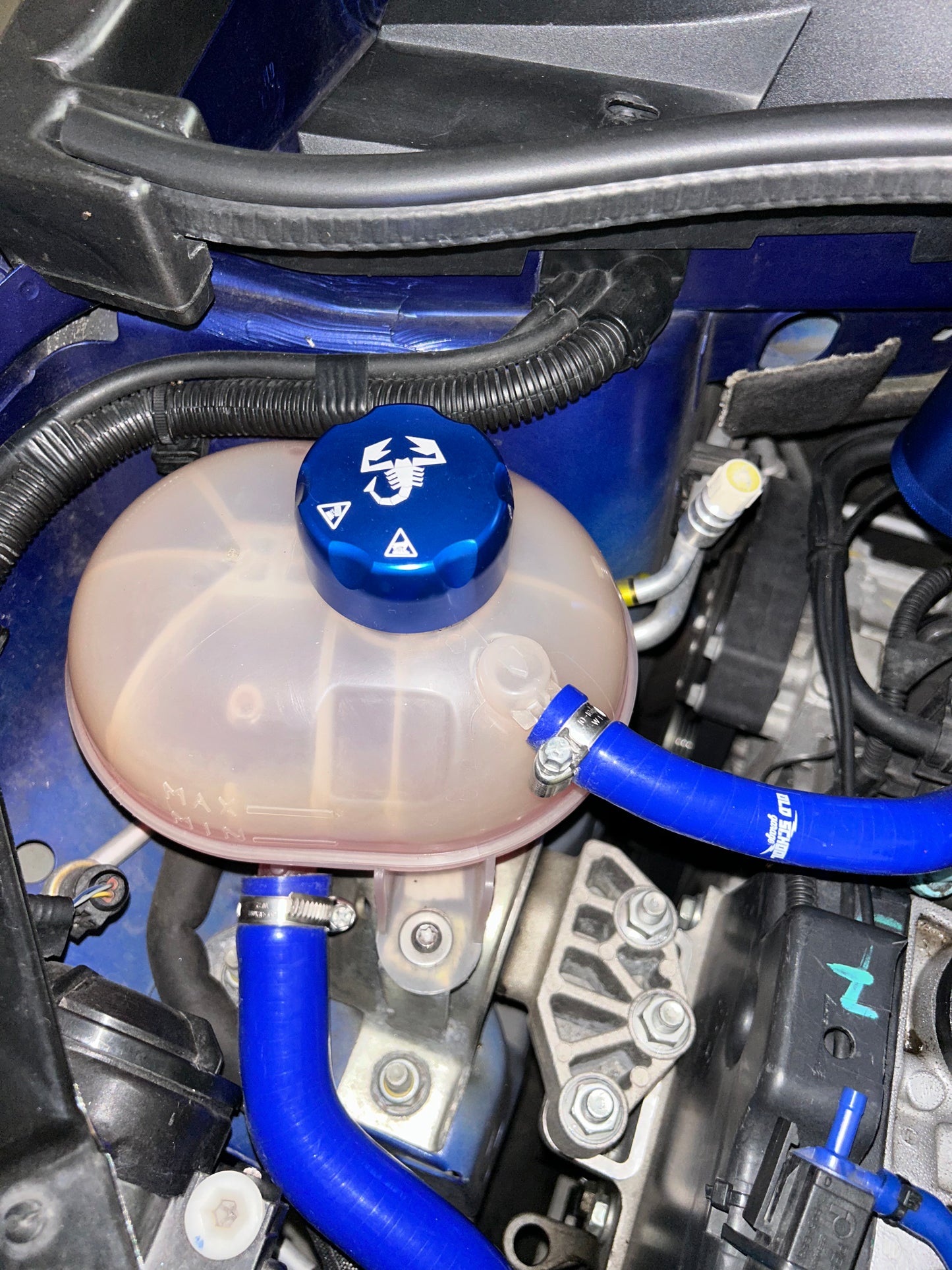 Aluminum coolant reservoir cap for Fiat 500 Abarth - Punto - Mito - 595 - 695 - in various colors