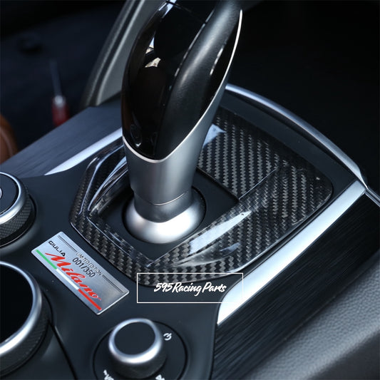 Gear shift cover in REAL CARBON for Alfa Romeo Giulia