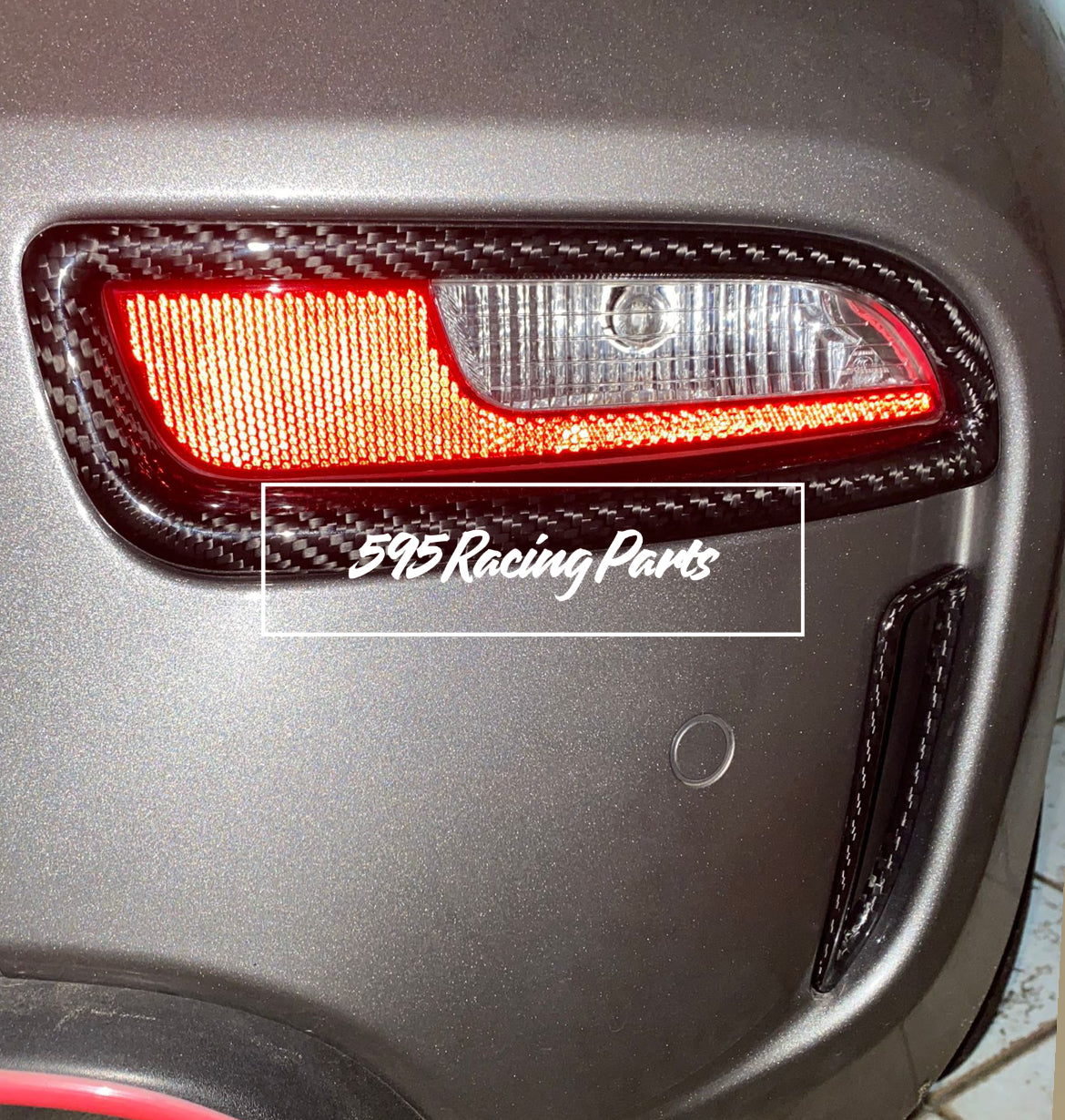 Coppia cover cornici fendinebbia posteriori in VERO CARBONIO per Abarth 500 - 595 - 695 Restyling