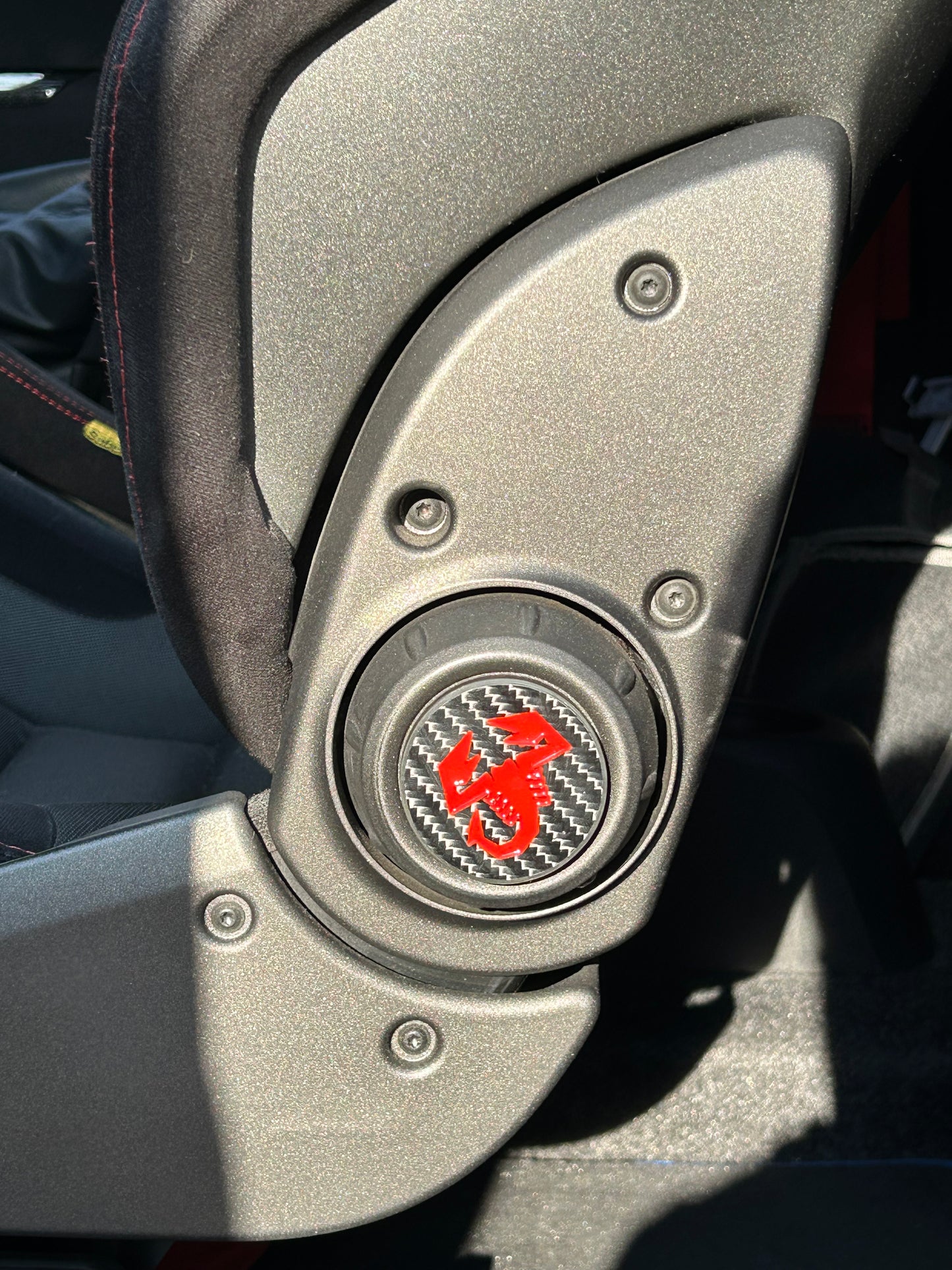 Coppia Cover rotelle sedili Sabelt in VERO CARBONIO per Abarth in diverse finiture