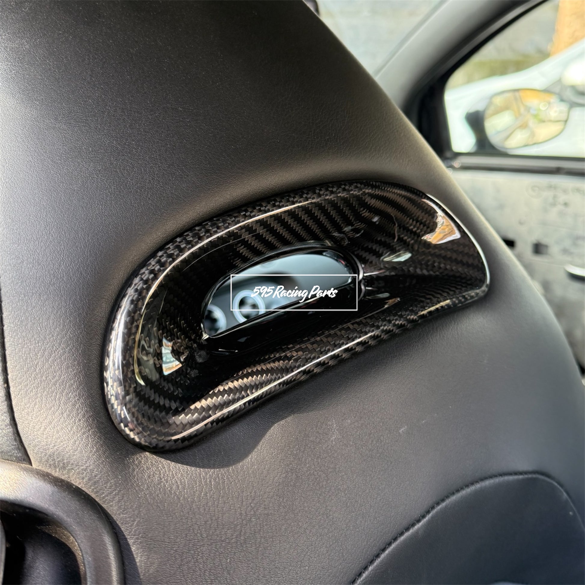 Pair of seat belt loop covers in REAL CARBON for Fiat 500 Abarth 595 695