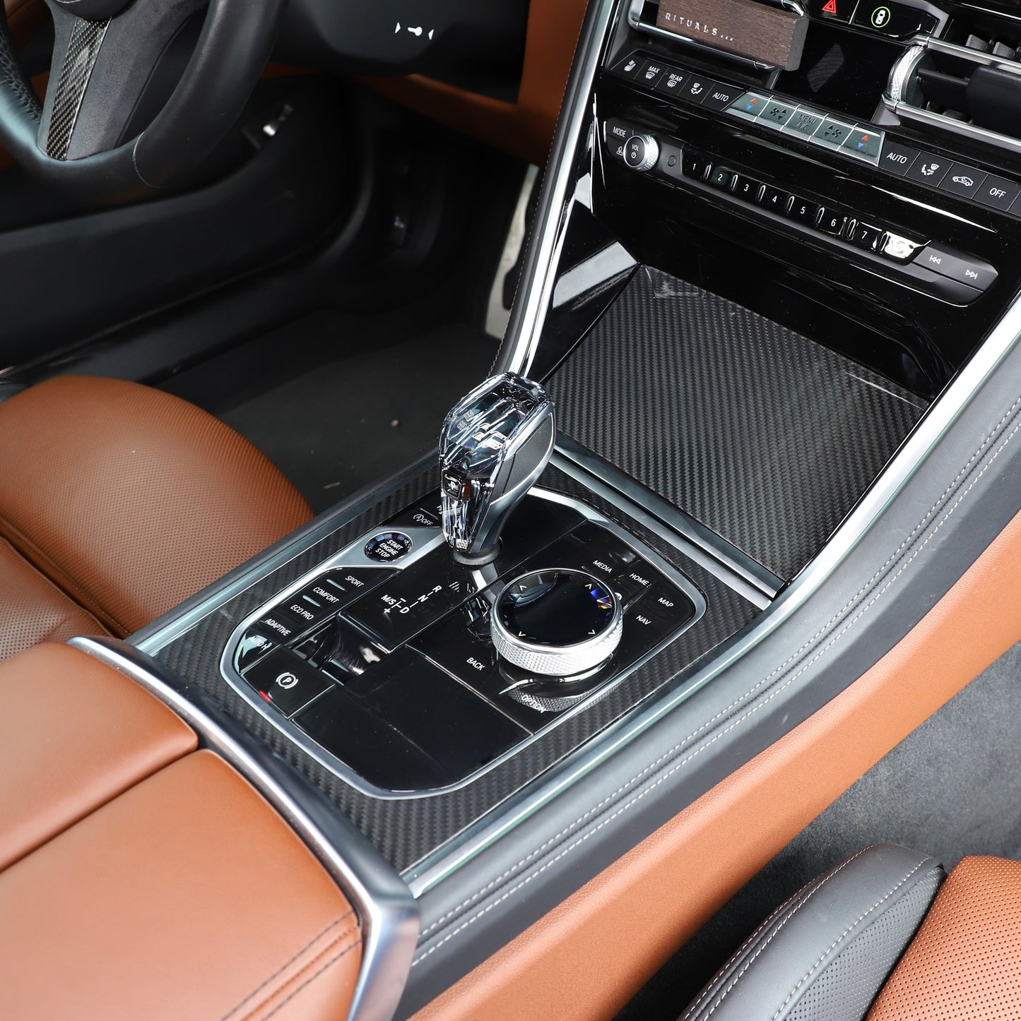 Cover zona cambio in VERO CARBONIO per BMW Serie 8 2019-2022